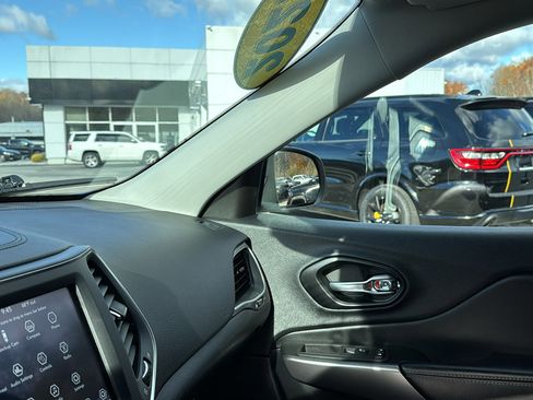 Certified 2022 Jeep Cherokee Latitude Lux image 23