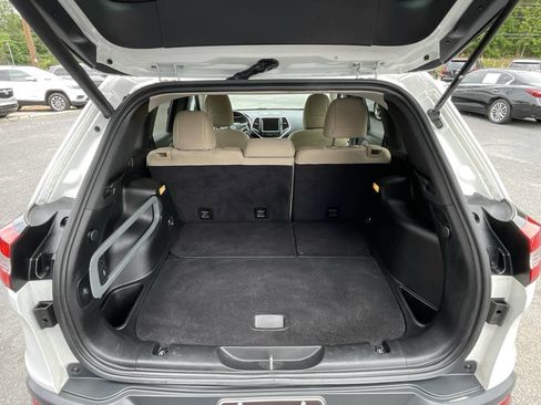 Used 2015 Jeep Cherokee Latitude w/ Comfort/Convenience Group FWD image 8