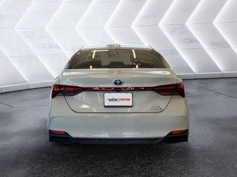 Used 2022 Toyota Avalon XLE FWD image 5