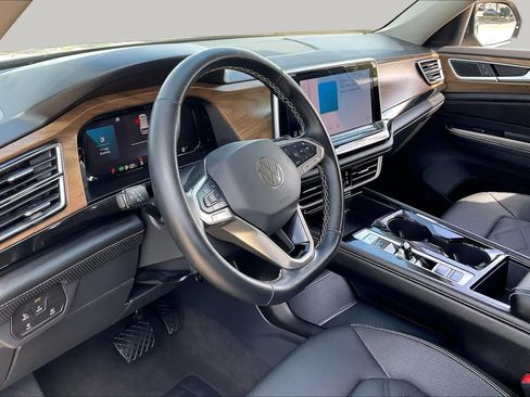 Used 2025 Volkswagen Atlas SE FWD image 15
