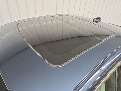 Used 2019 Volvo S60 T8 Inscription image 11