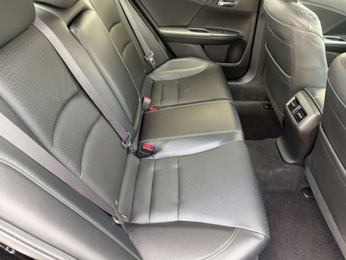 Used 2017 Honda Accord EX-L image 32