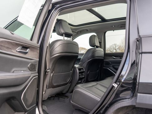 Used 2022 Jeep Grand Cherokee Limited 4xe w/ Luxury Tech Group II image 32