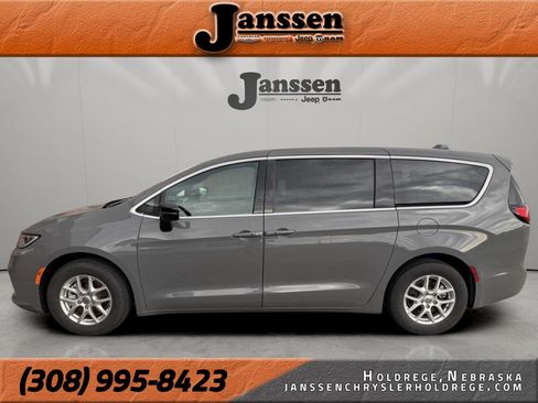 Used 2025 Chrysler Pacifica Select FWD image 1