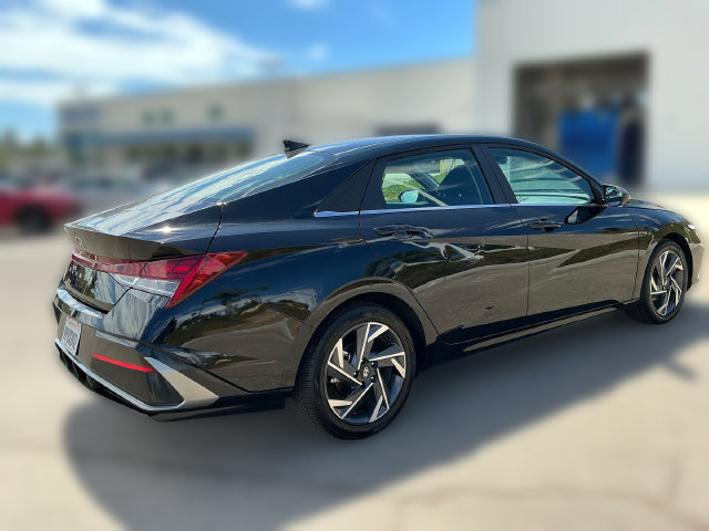 Used 2025 Hyundai Elantra SEL FWD image 5