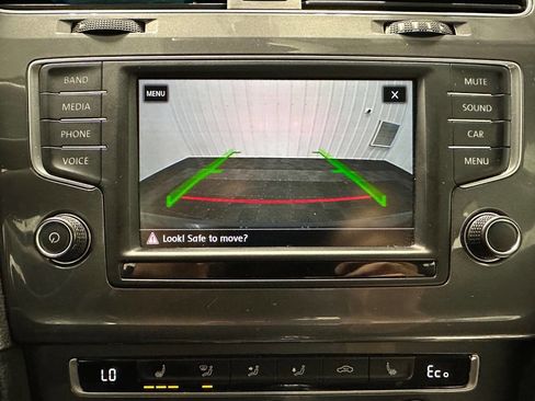 Used 2016 Volkswagen e-Golf SE w/ DC Fast Charging Package image 41