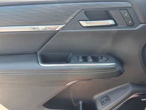 Used 2025 GMC Acadia Elevation FWD image 31