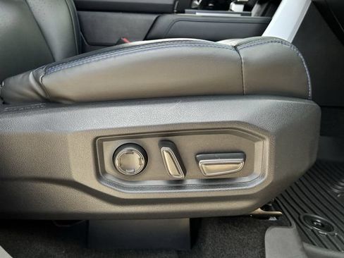 Used 2024 Toyota Tundra Platinum AWD/4WD image 31