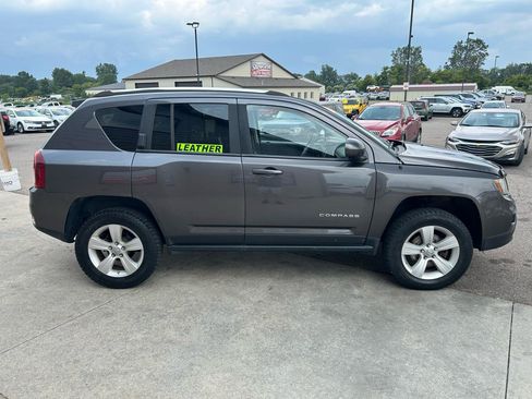 Used 2016 Jeep Compass 4WD image 4