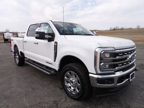 New 2025 Ford F250 Lariat w/ Chrome Package image 4