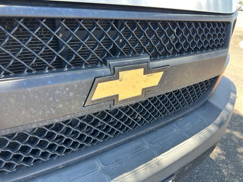 Used 2017 Chevrolet Express 2500 RWD image 35