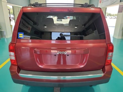 Used 2014 Jeep Patriot Latitude w/ Freedom Edition Package FWD image 11