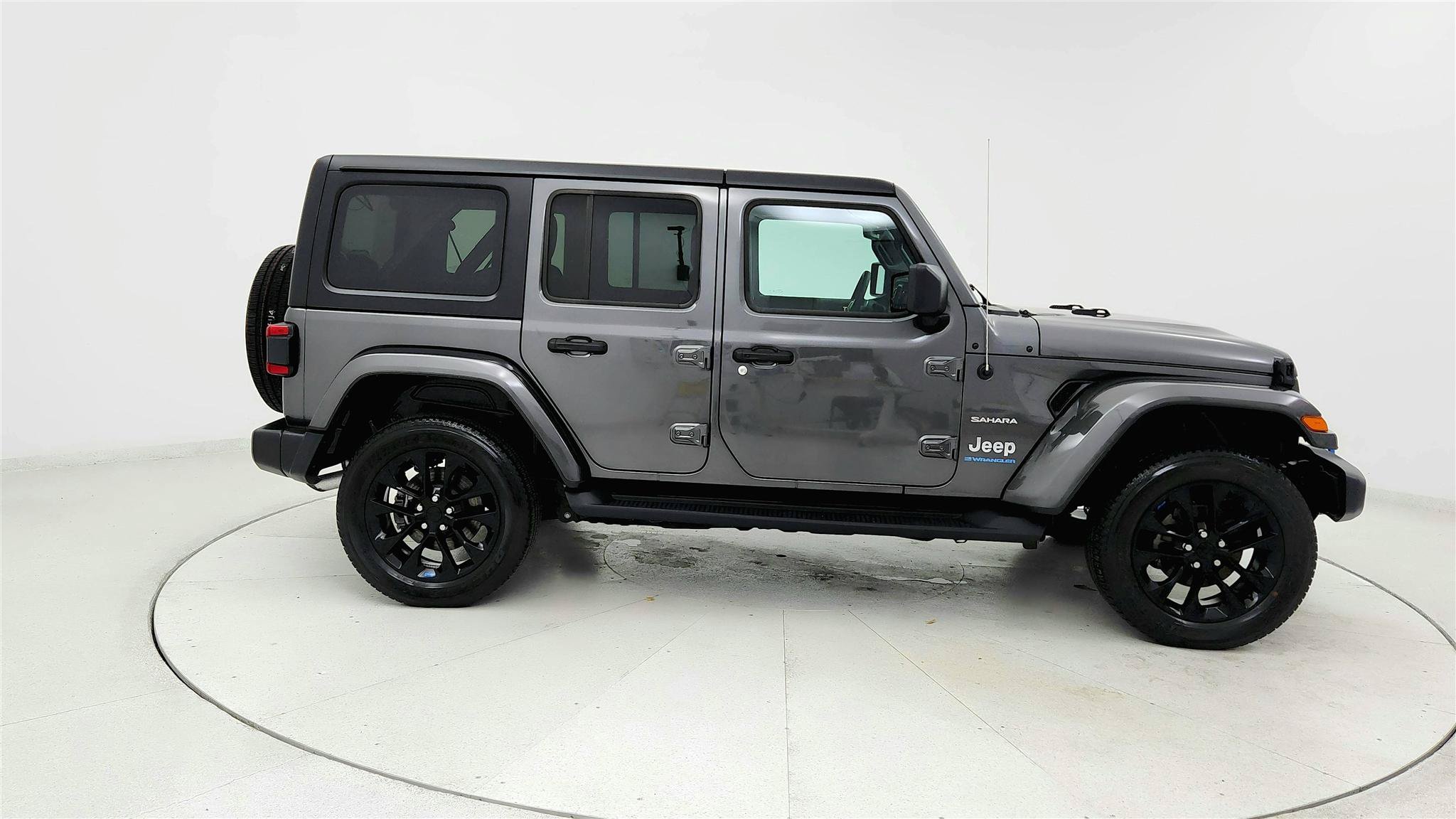 Used 2023 Jeep Wrangler Unlimited Sahara AWD/4WD image 6