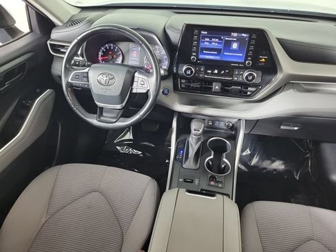Used 2022 Toyota Highlander LE FWD image 15