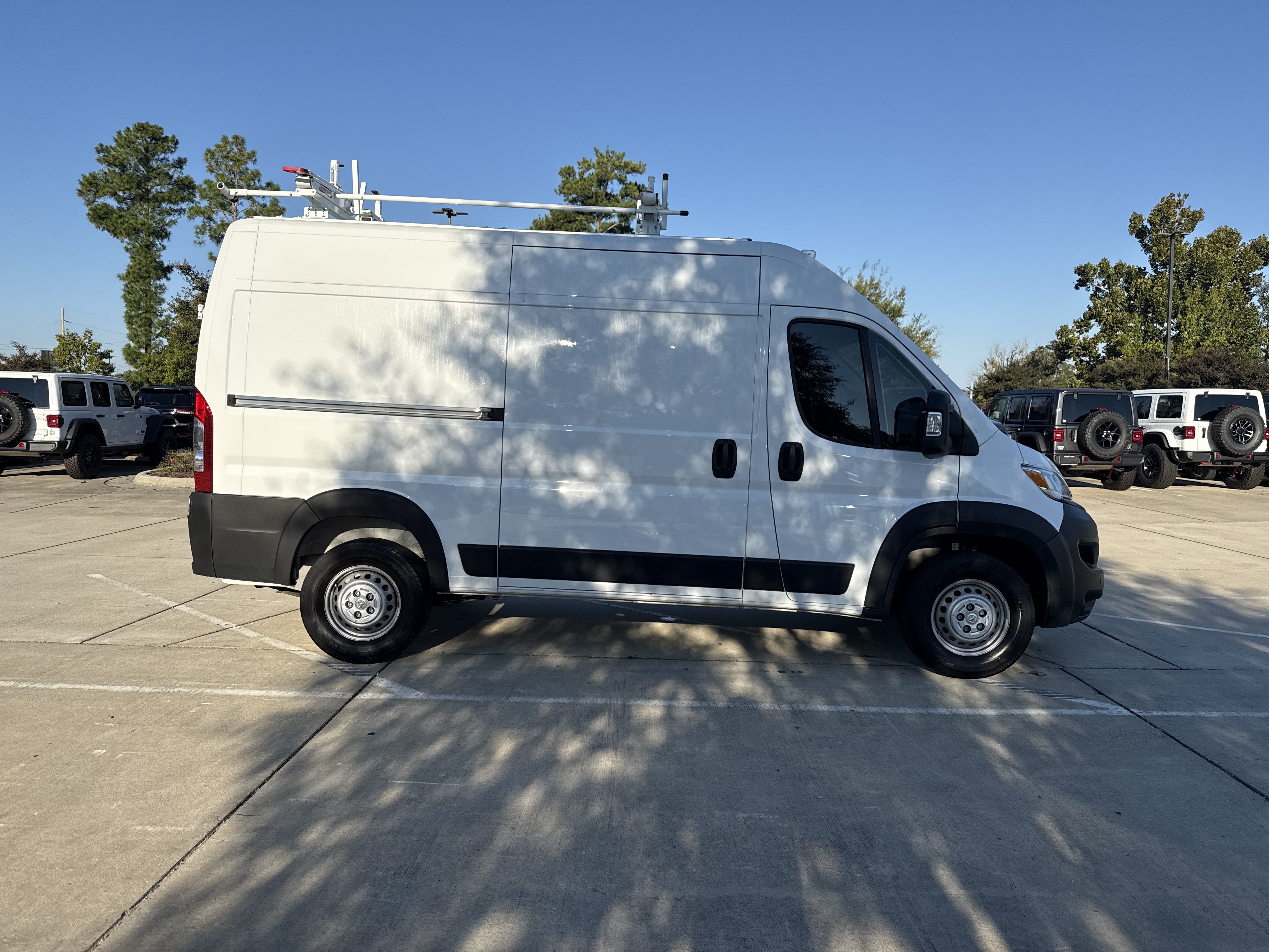 Used 2024 RAM ProMaster 1500 w/ Safety Group FWD image 12