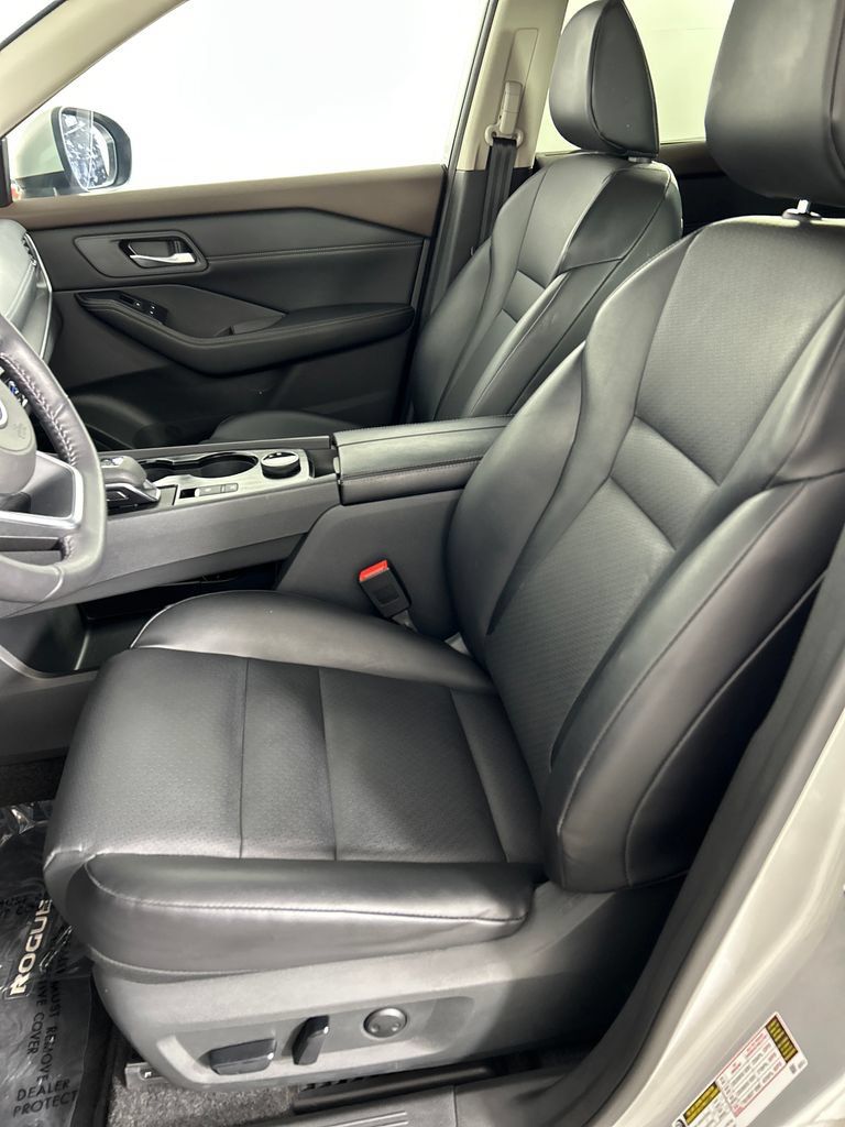 Used 2023 Nissan Rogue SV w/ SV Premium B Package AWD/4WD image 12