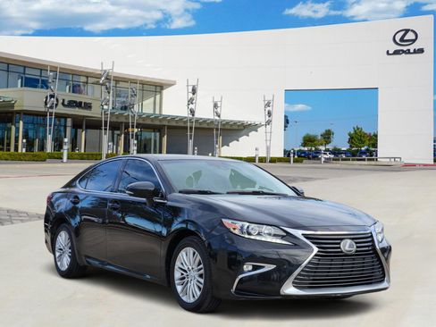 Used 2017 Lexus ES 350 Premium w/ Premium Package image 2
