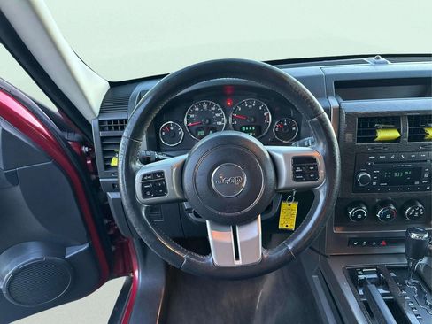 Used 2012 Jeep Liberty Limited image 22