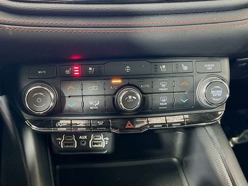 Used 2024 Dodge Durango GT image 18