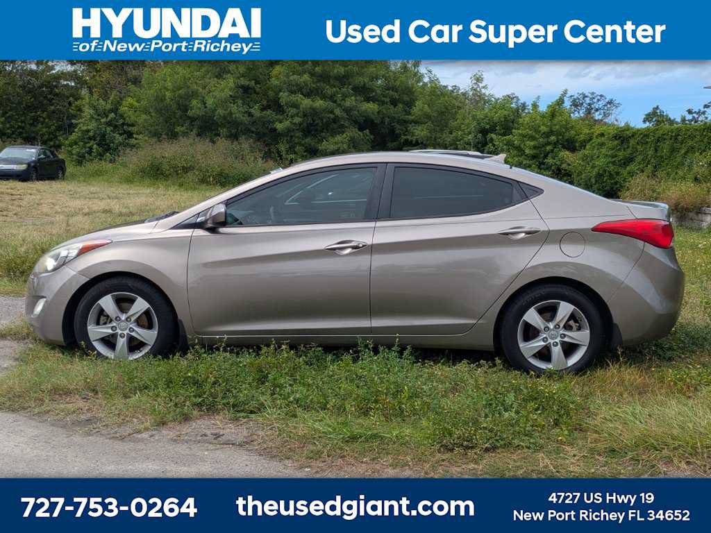 Used 2013 Hyundai Elantra GLS w/ Preferred Pkg FWD image 2