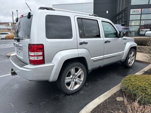 Used 2012 Jeep Liberty Limited Jet w/ Comfort/Convenience Group image 4