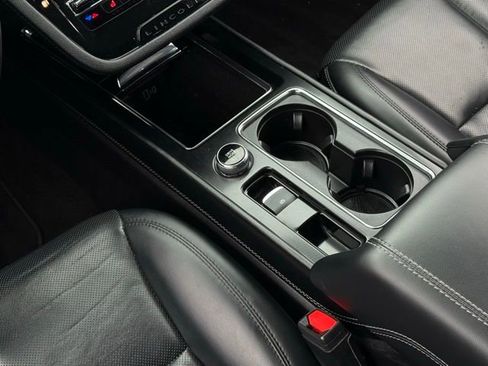 Used 2021 Lincoln Corsair AWD w/ Equipment Group 101A image 30