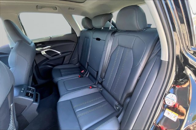 Used 2025 Audi Q5 Premium AWD/4WD image 28