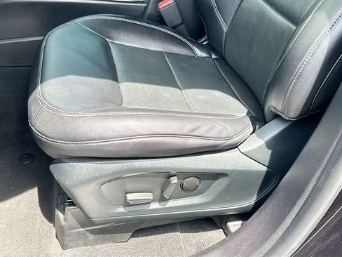 Used 2022 Ford Explorer Limited w/ Equipment Group 301A RWD image 21