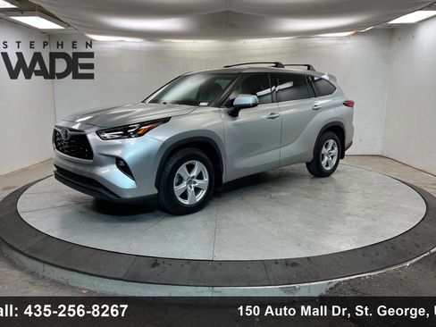 Used 2022 Toyota Highlander LE image 1