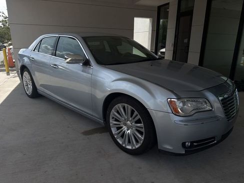 Used 2013 Chrysler 300 C RWD image 11