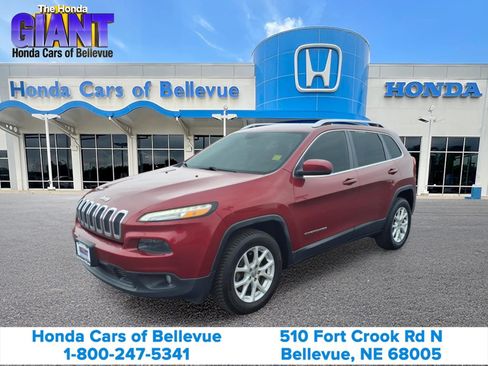 Used 2016 Jeep Cherokee Latitude w/ Comfort/Convenience Group AWD/4WD image 1