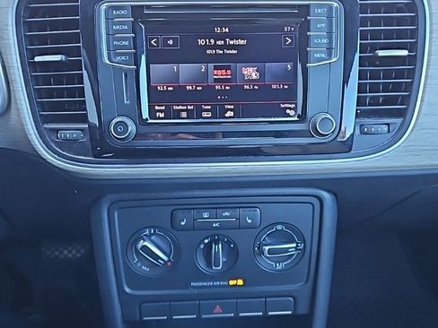 Used 2018 Volkswagen Beetle 2.0T Coast image 26