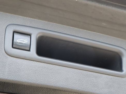Used 2021 Toyota Highlander XLE AWD/4WD image 10