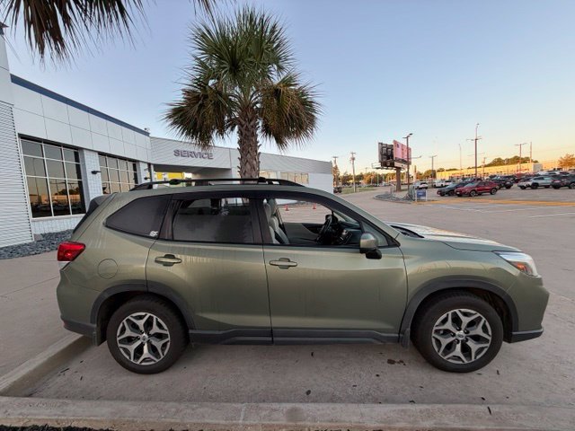 Used 2019 Subaru Forester Premium AWD/4WD image 18
