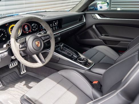 Used 2023 Porsche 911 Carrera image 5