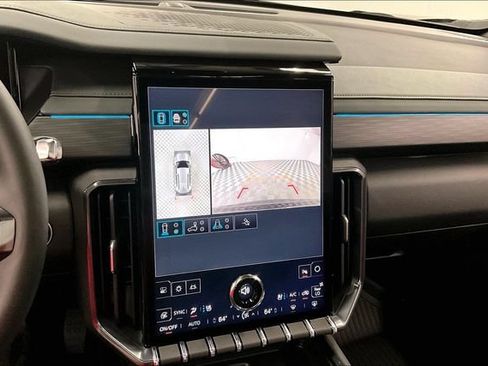 Used 2025 GMC Acadia AT4 w/ Luxury Package AWD/4WD image 30