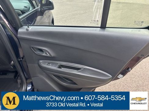 Certified 2022 Chevrolet Trax LT w/ LT Convenience Package image 8