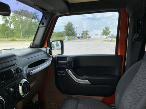 Used 2011 Jeep Wrangler Sahara w/ Connectivity Group AWD/4WD image 25