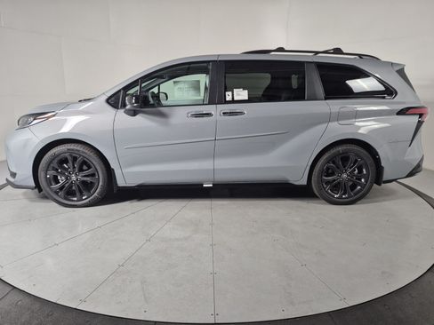 New 2026 Toyota Sienna XSE FWD image 2