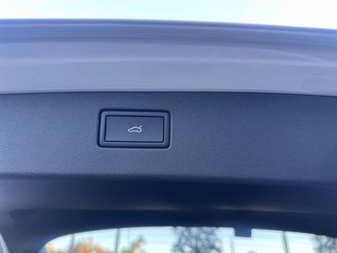 New 2026 Volkswagen Tiguan SE R-Line image 25