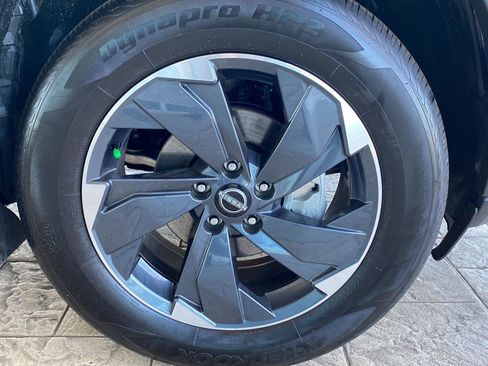 Certified 2025 Nissan Rogue SV image 13