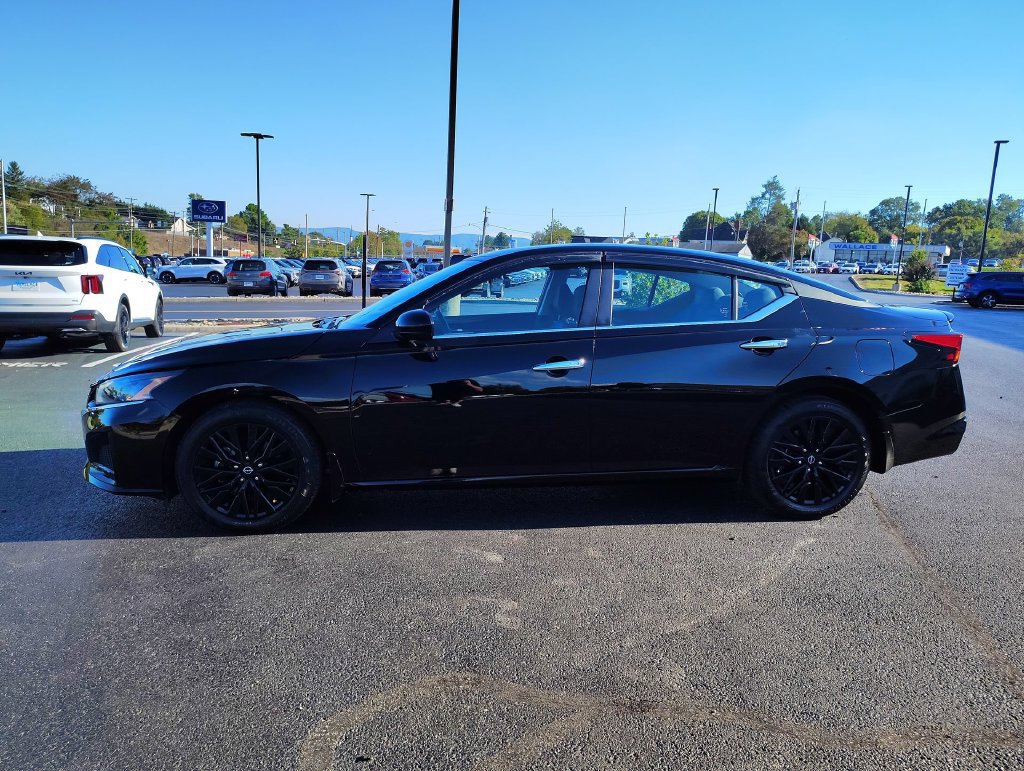 Used 2025 Nissan Altima 2.5 SV w/ SV Special Edition Package FWD image 3