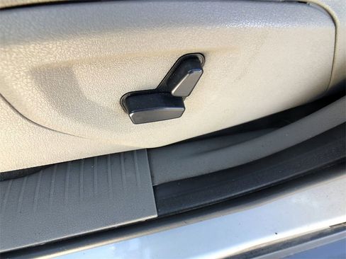 Used 2007 Jeep Commander Sport image 12