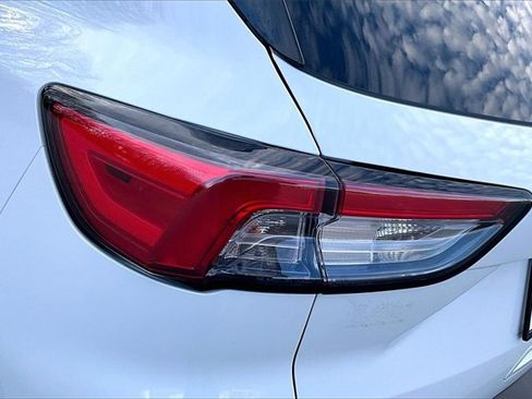 Used 2021 Ford Escape SE image 21