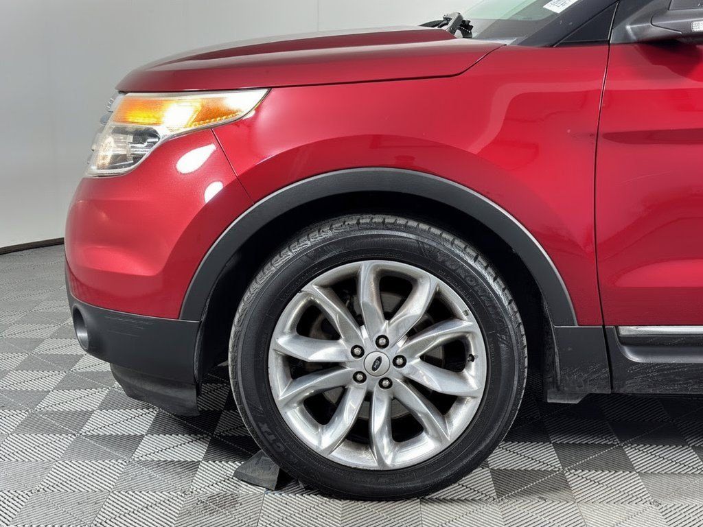 Used 2015 Ford Explorer XLT w/ Equipment Group 202A FWD image 13