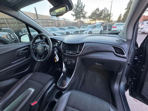 Used 2021 Chevrolet Trax LT image 24