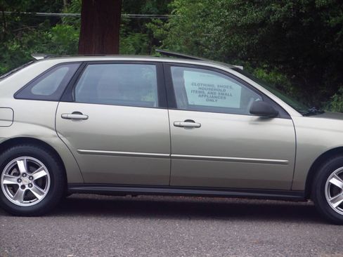 Used 2005 Chevrolet Malibu LS w/ Preferred Equipment Group FWD image 26