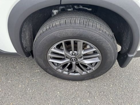 Used 2024 Nissan Rogue S image 25