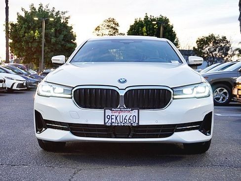 Used 2023 BMW 530e w/ M Sport Package image 5