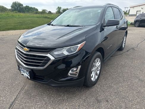 Used 2019 Chevrolet Equinox LT w/ Sun & Navigation Package AWD/4WD image 3